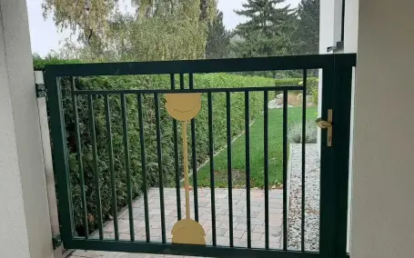 Maßgefertigtes Metalltor von Schlosserei Knopfhart