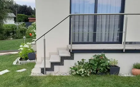 Modernes Edelstahl-Glasgeländer für Terrasse und Außentreppe