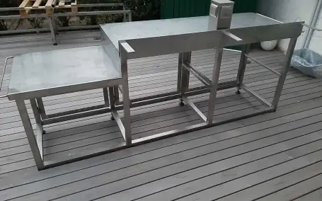 Edelstahl-Konstruktion einer Outdoor-Küche von Schlosserei Knopfhart