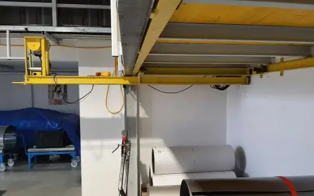 Pulverbeschichteter Schwenkkran für Materialhandling von Schlosserei Knopfhart