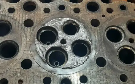 Präzise Schweißreparatur an Motorblock von Schlosserei Knopfhart