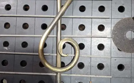 Geschmiedetes Zierelement aus Stahl von Schlosserei Knopfhart