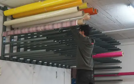 Individuelles Kragarmregal aus Stahl zur Lagerung von Rollenmaterial